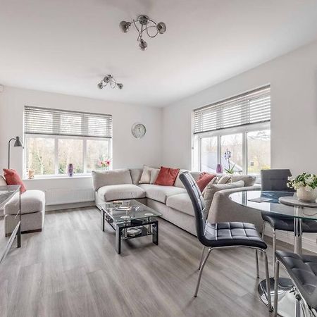 Stylish Home @ Virginia Water Lake & Free Parking Englefield Green Buitenkant foto