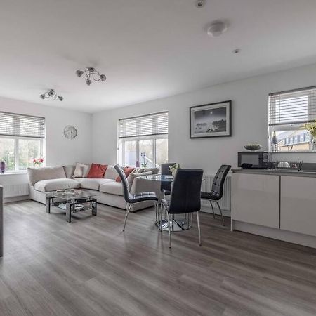 Stylish Home @ Virginia Water Lake & Free Parking Englefield Green Buitenkant foto