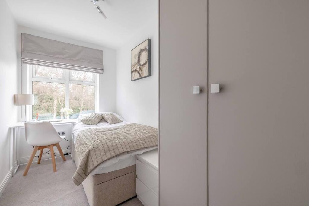 Stylish Home @ Virginia Water Lake & Free Parking Englefield Green Buitenkant foto